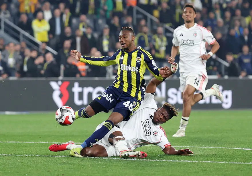 Beşiktaş'tan Fenerbahçe derbisi oynanırken hadise tepki. Penaltı sonrası anında aktarıldı 