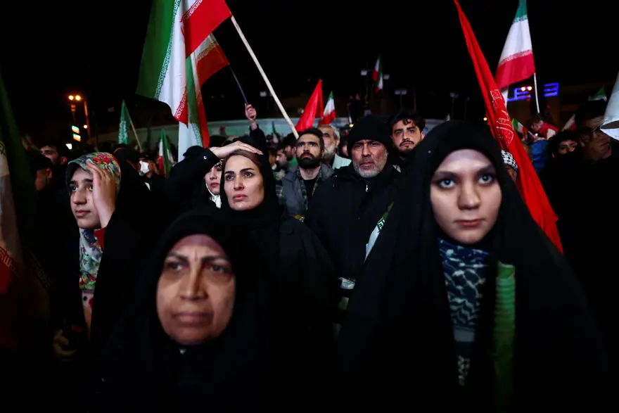 Tahran sokaklarında ateşkes kutlaması 6