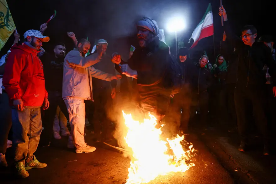 Tahran sokaklarında ateşkes kutlaması 1