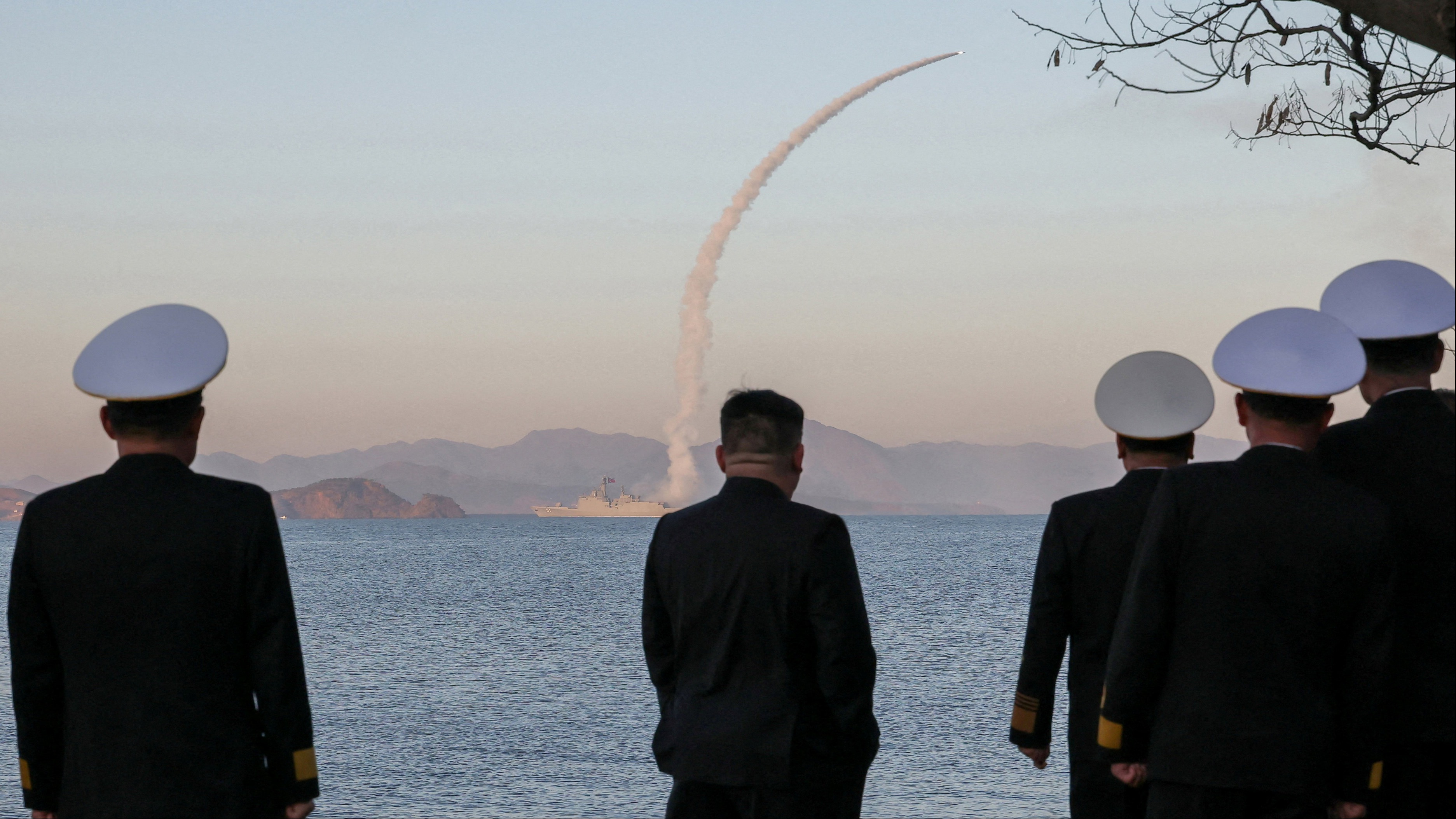 Kuzey Kore seyir ve gemisavar füzeleri denedi