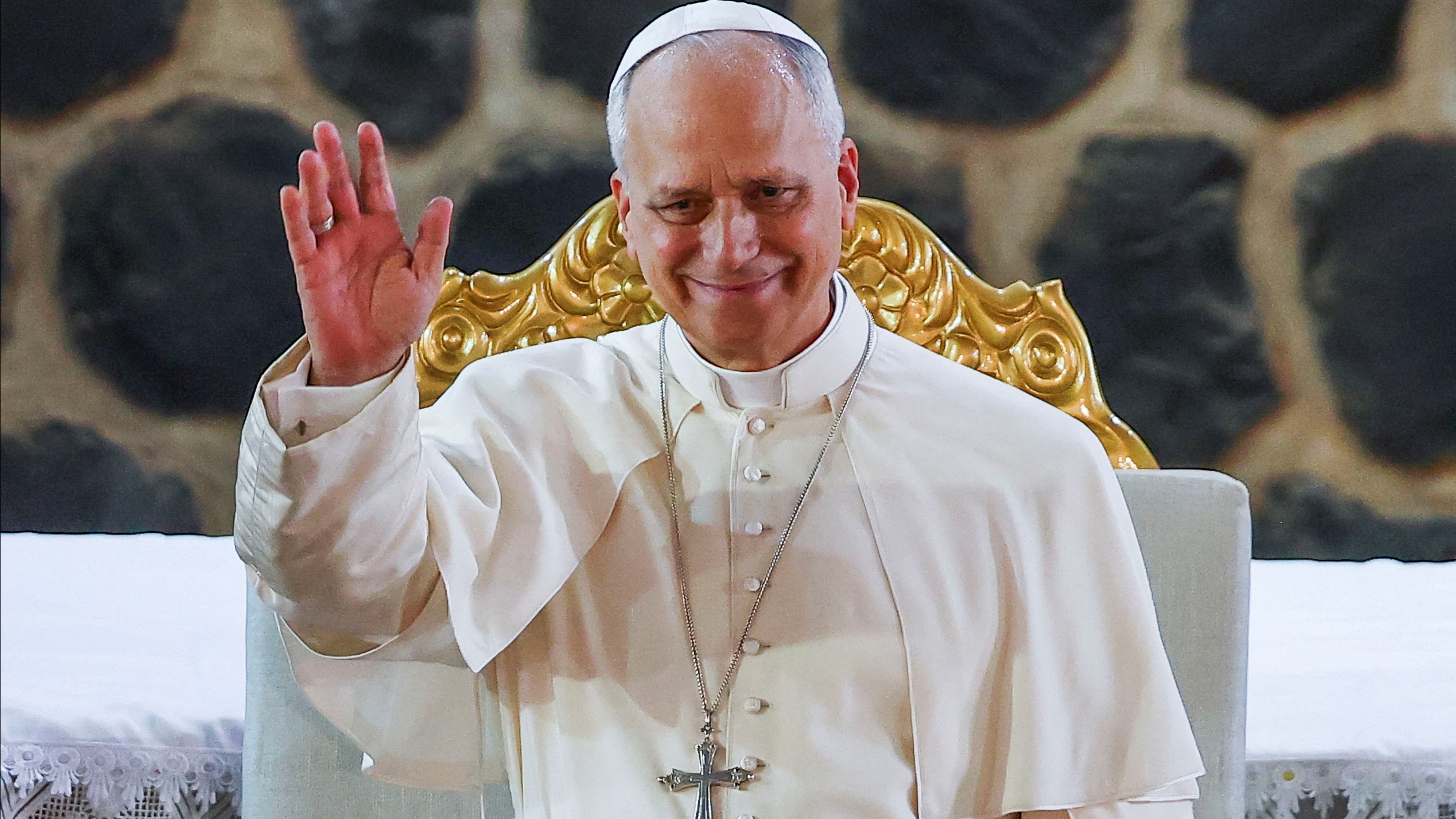 Papa’dan sert çıkış. “Dünya tiranların elinde harap oluyor”