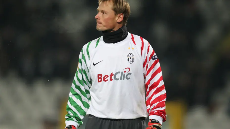 Arsenal'in eski kalecisi feci kazada can verdi