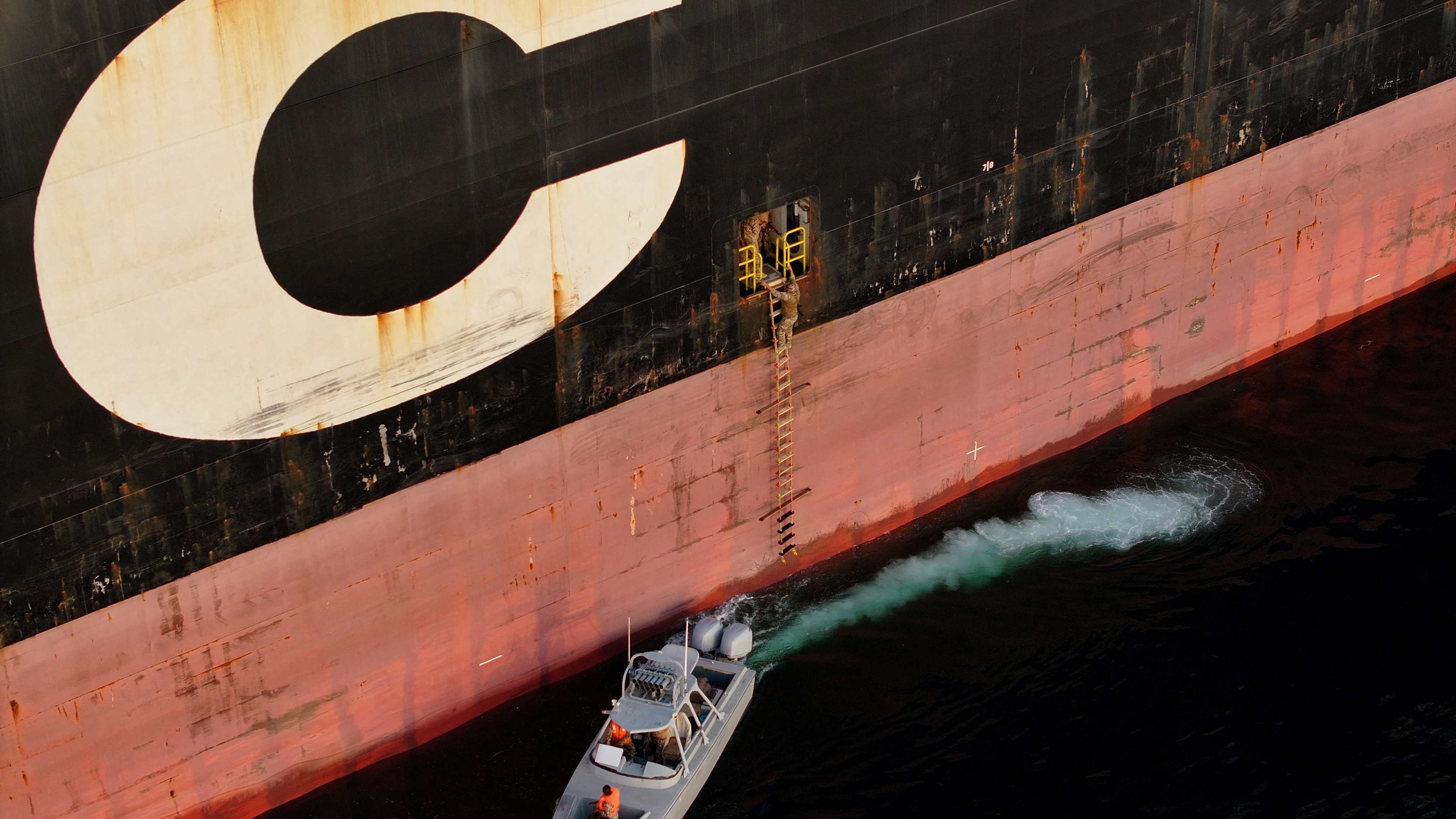 ABD'nin Hürmüz ablukası devam ediyor. 37 geminin rotası değiştirildi