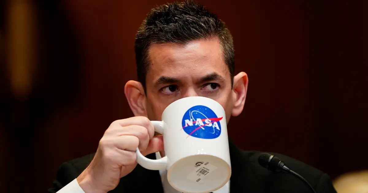 Trump'ın gündemi UFO'lar ve NASA yöneticisinin "kepçe kulakları"