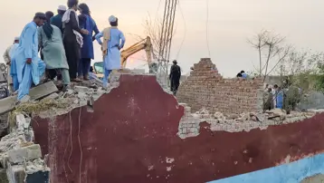 Pakistan'da intihar saldırısı: 15 polis öldü