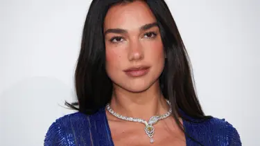 Dua Lipa ile Callum Turner evlendi