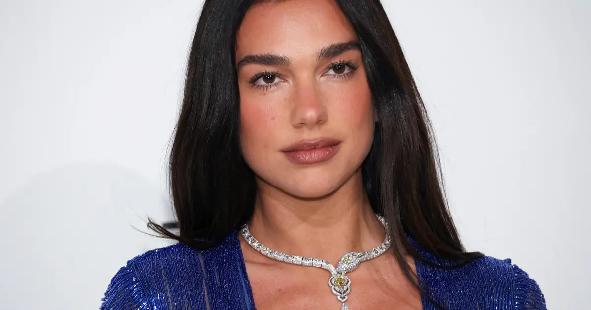 Dua Lipa ile Callum Turner evlendi