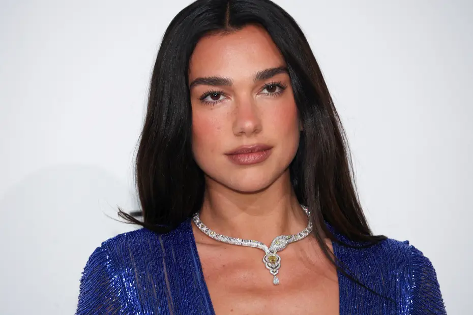 Dua Lipa ile Callum Turner evlendi