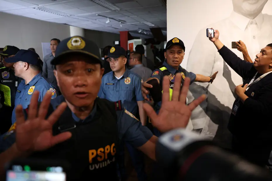Filipinler Senatosu'nda silahlar patladı