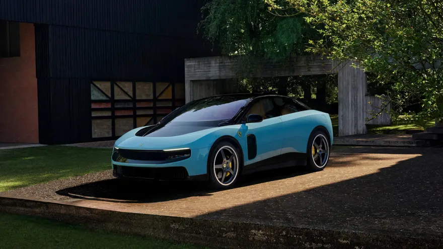 FERRARİ'NİN İLK ELEKTRİKLİ, İLK 5 KOLTUKLU ARACI 