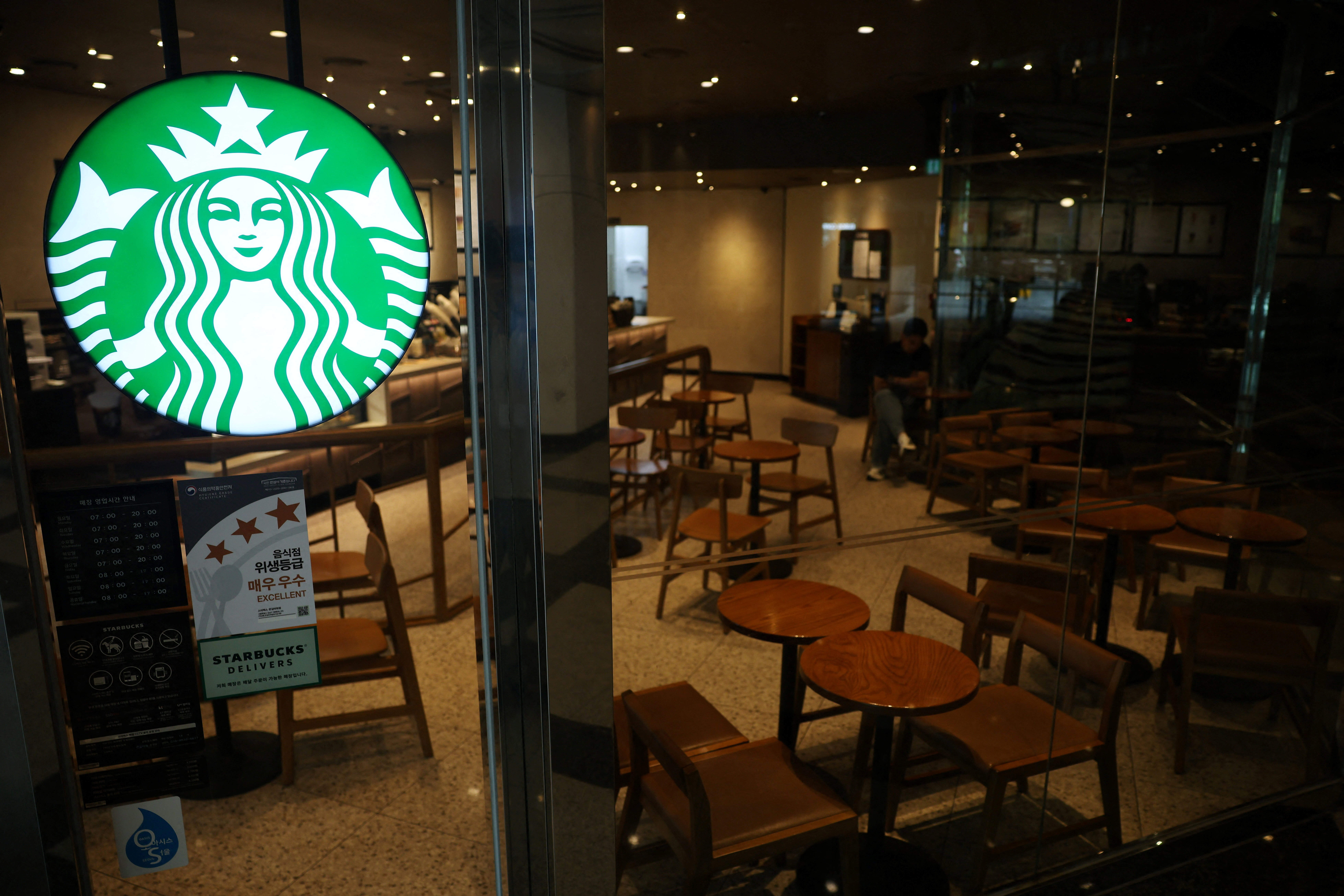 Güney Kore’de Starbucks krizi. Tüm şubeler yarım gün kapatılacak, tarih eğitimi verilecek