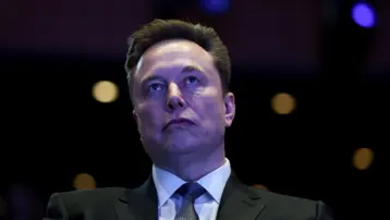 Elon Musk dünyanın ilk trilyoneri oldu