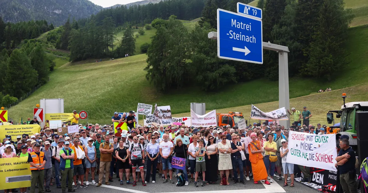Alp geçidinde kriz. Protesto ve sabotaj sınırı kilitledi