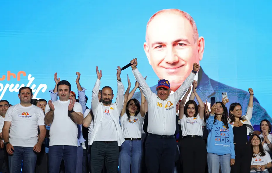 Ermenistan'da seçim. Paşinyan zafer ilan etti