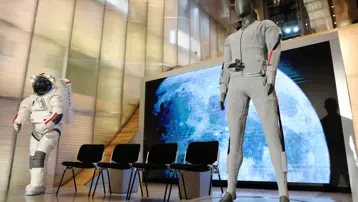 Prada, Ay'a gidiyor: NASA astronotları için yeni kıyafet tanıtıldı