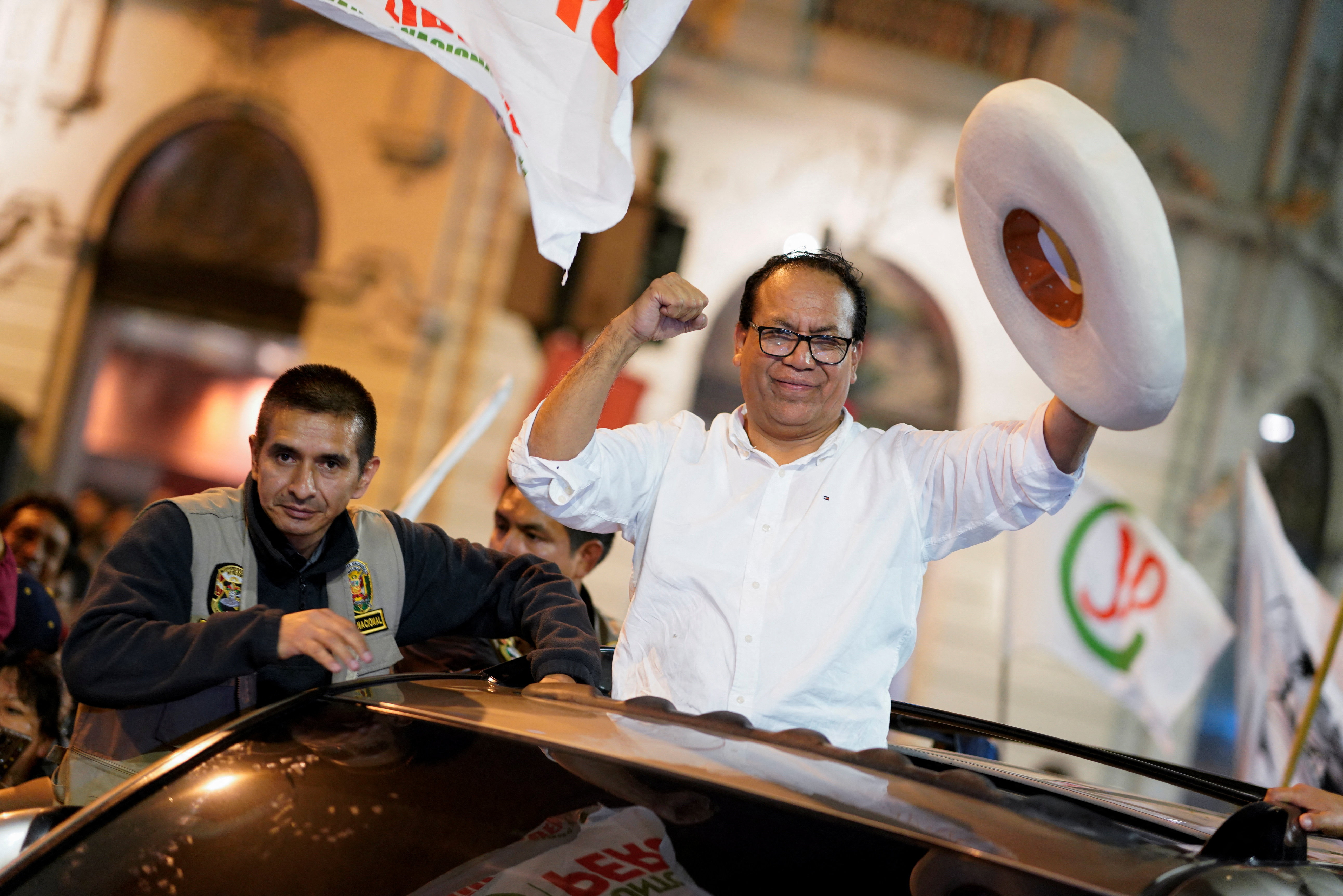 Peru'da devlet başkanlığı seçiminin 2. turunda sol