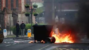Bıçaklı saldırının ardından Belfast'ta göçmen karşıtı protestolar kontrolden çıktı
