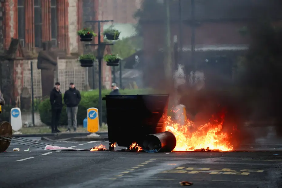 Bıçaklı saldırının ardından Belfast'ta göçmen karşıtı protestolar kontrolden çıktı