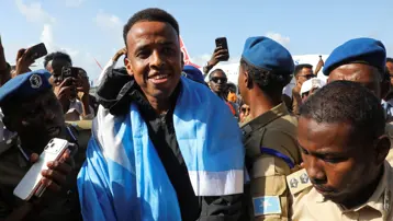 ABD'ye girişi reddedilmişti; Somalili hakem, kral gibi karşılandı. "Trump bizden nefret ediyor"