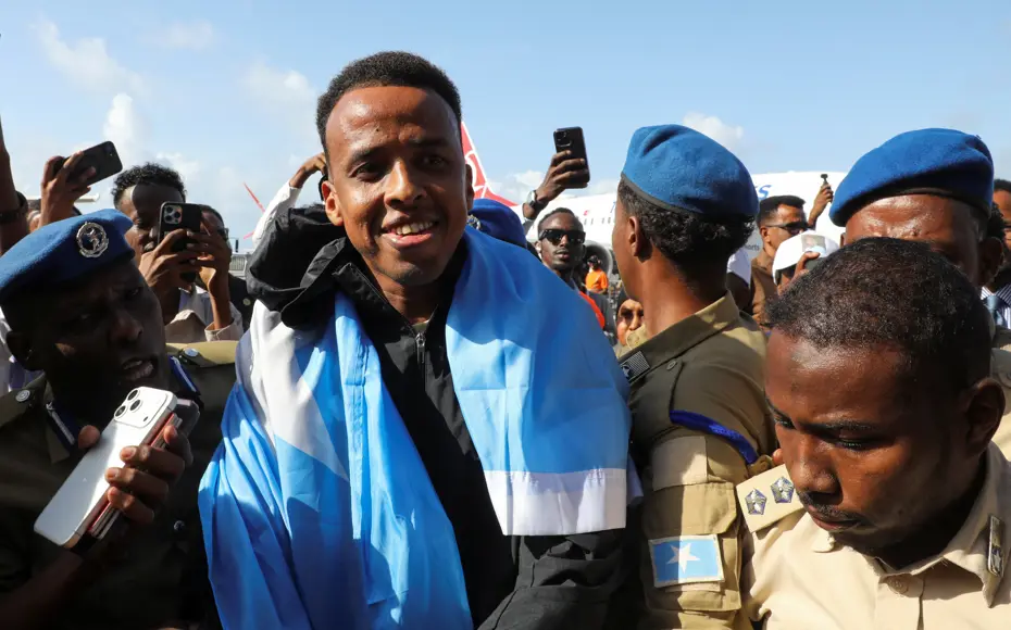 ABD'ye girişi reddedilmişti; Somalili hakem, kral gibi karşılandı. 
