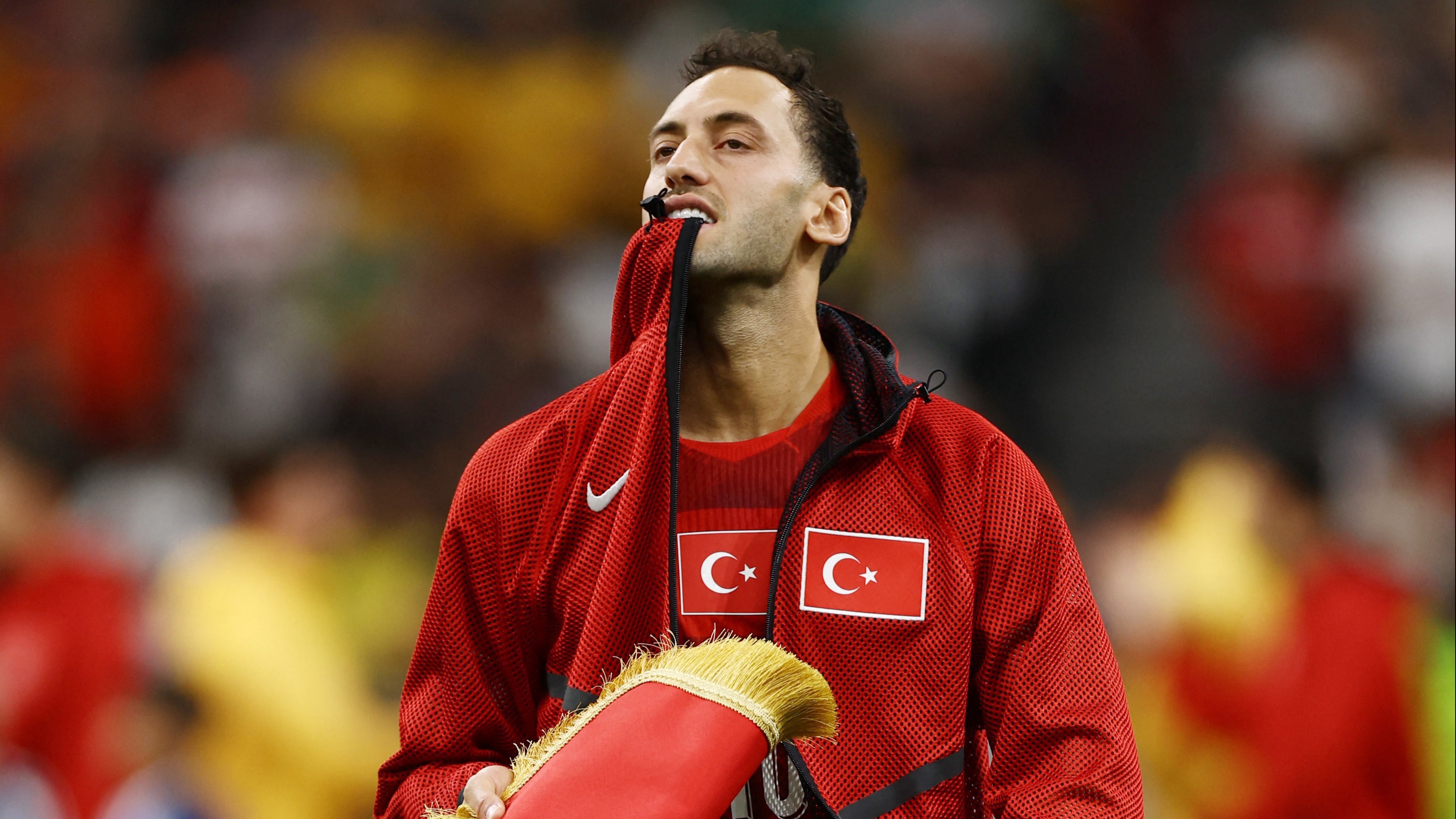 Hakan Çalhanoğlu'nun yeni imajı şaşırttı. Dikkat çeken değişim