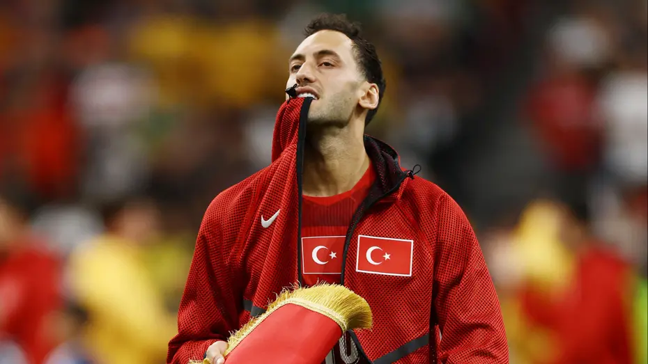 Hakan Çalhanoğlu'nun yeni imajı şaşırttı. Dikkat çeken değişim