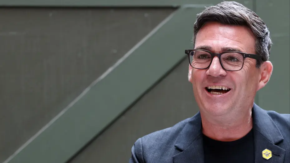 Andy Burnham resmen rakipsiz kaldı. İngiltere Başbakanlığı'na giden yolda neler yaşandı?