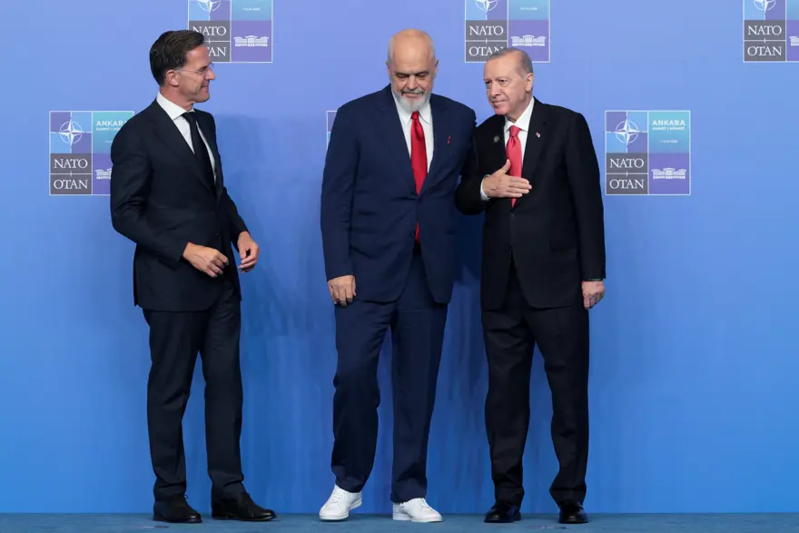 NATO ZİRVESİ'NDE SPOR AYAKKABI 10 NATO ZİRVESİ'NDE SPOR AYAKKABI 10