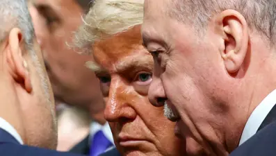 NATO Zirvesi'nden dikkat çeken anlar. Zirveye Erdoğan ve Trump görüntüleri damga vurdu