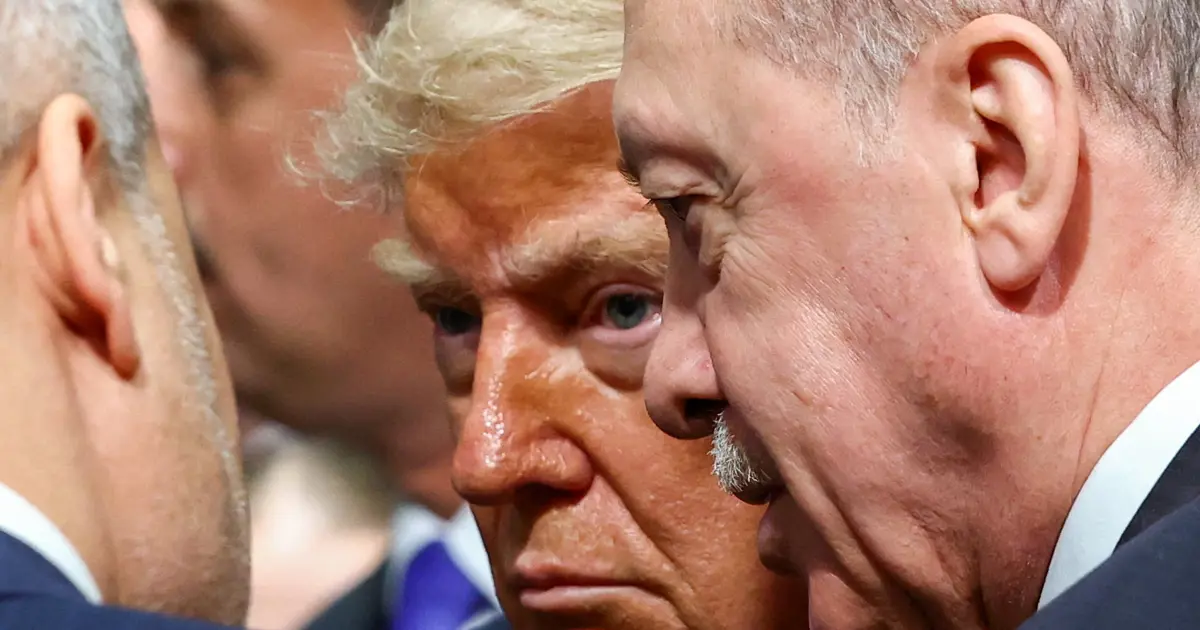 NATO Zirvesi'nden dikkat çeken anlar. Zirveye Erdoğan ve Trump görüntüleri damga vurdu