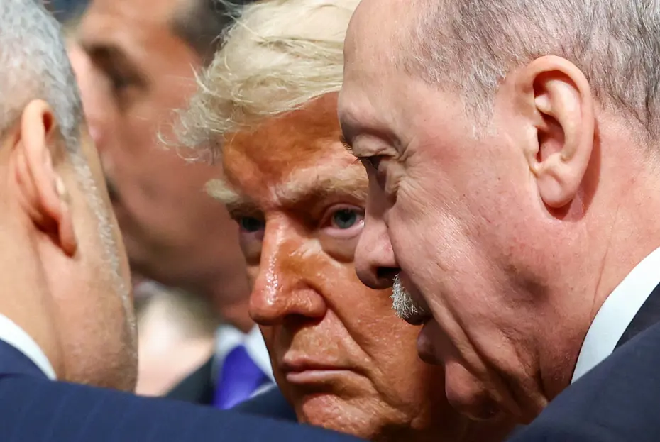NATO Zirvesi'nden dikkat çeken anlar. Zirveye Erdoğan ve Trump görüntüleri damga vurdu