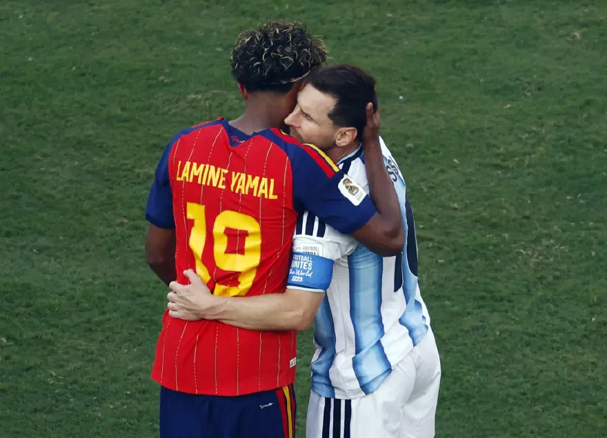 19 yıl önce küvette yıkadığı bebek, Messi'nin elinden Dünya Kupası'nı aldı 2