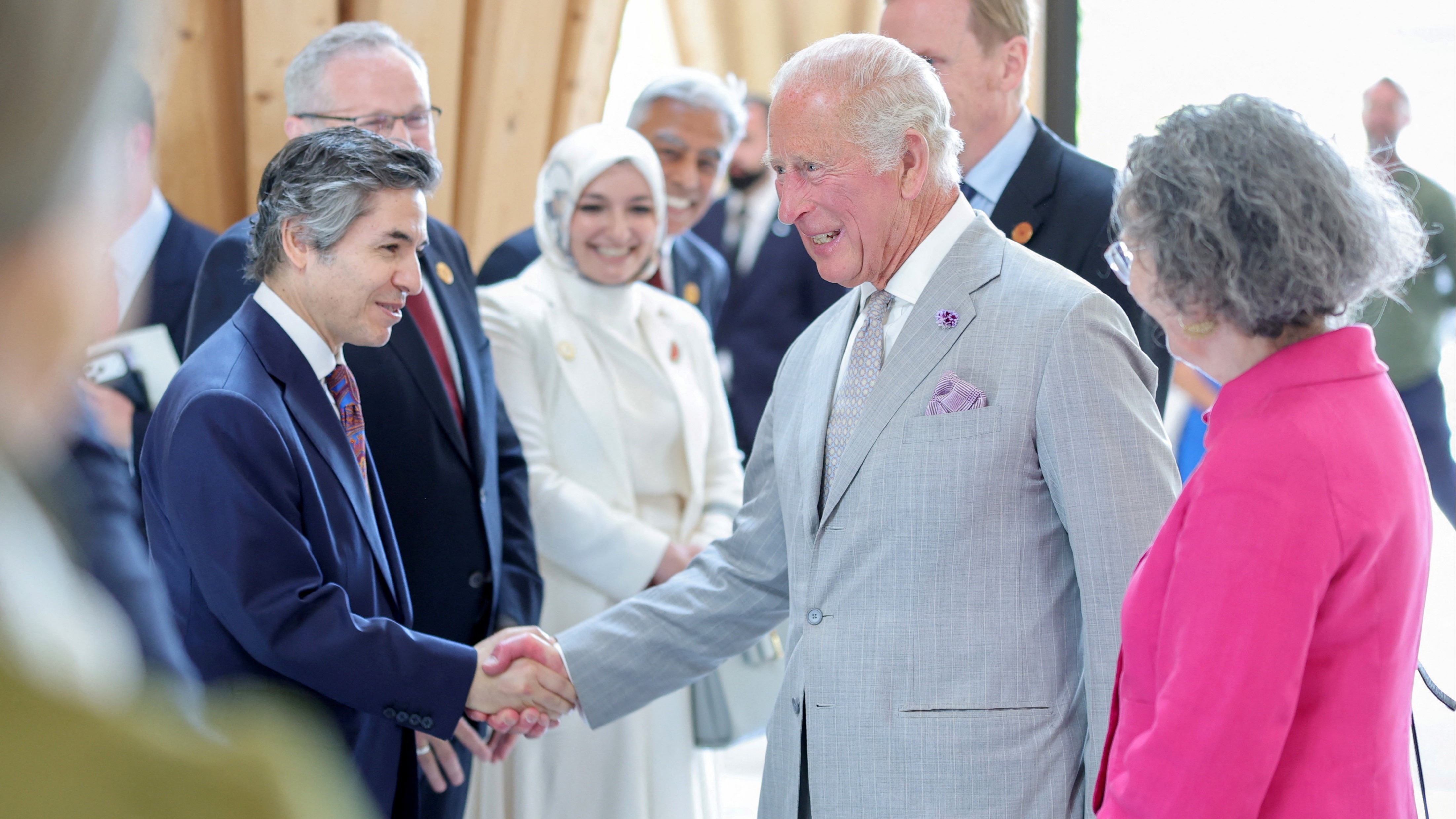 Türkiye'nin desteğiyle inşa edildi. Cambridge Merkez Camisi, İngiltere Kralı Charles'ı ağırladı haber görseli