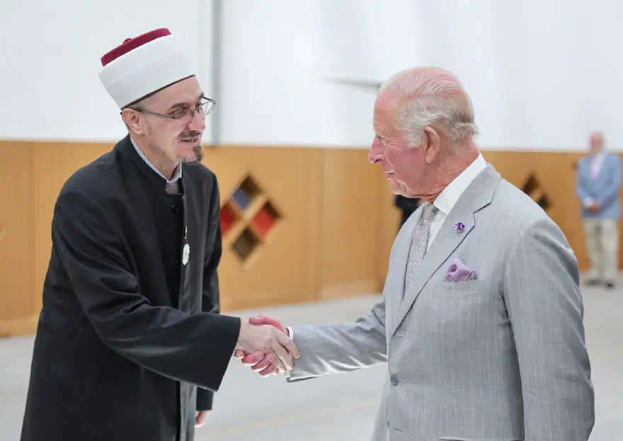 Türkiye'nin desteğiyle inşa edildi. Cambridge Merkez Camisi, İngiltere Kralı Charles'ı ağırladı 1