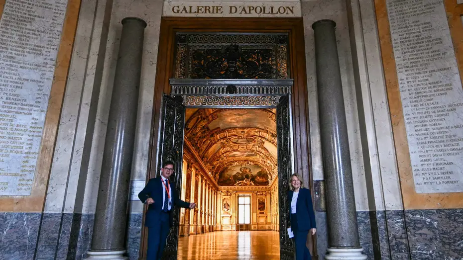 Louvre'da tarihi soygunun yaşandığı galeri yeniden açıldı