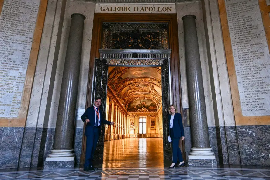APOLLO GALERİSİ KAPILARINI AÇTI 