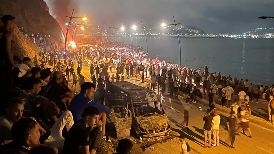 Binlerce göçmen yüzerek sınıra akın etti, ordu devreye girdi. İspanya'da neler oluyor?