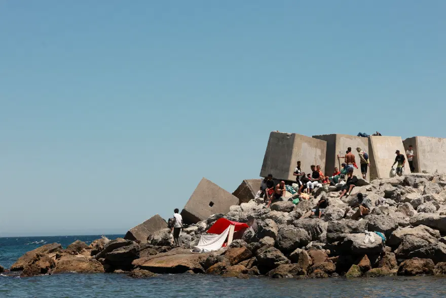 Ceuta sınırında 15 Ağustos alarmı. Fas ve İspanya'dan büyük güvenlik önlemi 4