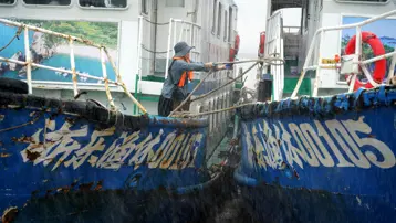 Dolphin Tayfunu Japonya'yı vurdu, Çin limanları kapattı