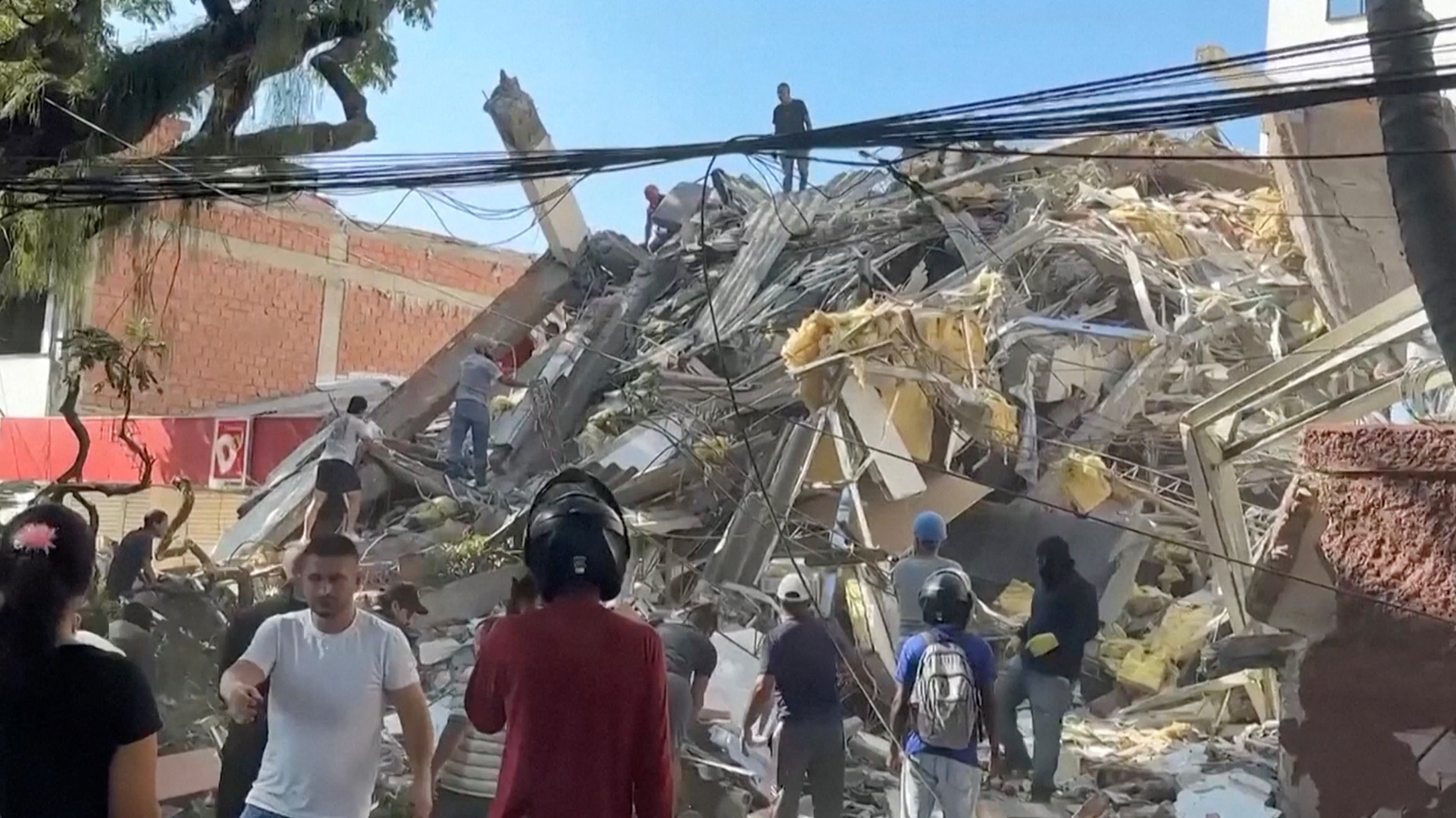 Kolombiya'yı 7.4'lük deprem vurdu haber görseli