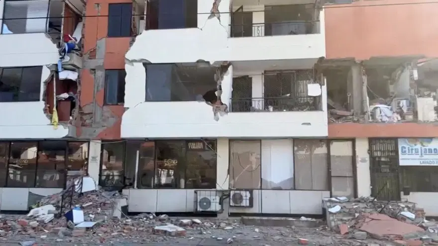 EKVADOR VE PANAMA'DA DA HİSSEDİLDİ 6