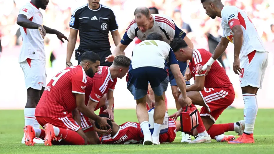 Bayern'in ünlü yıldızı, ikinci kez sahada bayıldı. Musiala, kısa süreliğine bilincini kaybetti