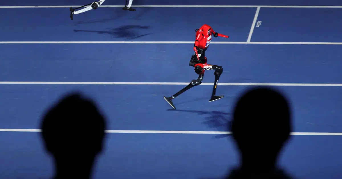 Usain Bolt’un rekorunu geçti: Robot 100 metreyi 9,32 saniyede koştu
