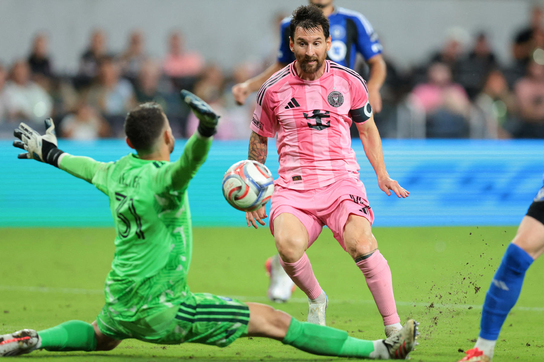 Messi tek başına dağıttı. 39 yaşındaki yıldız attığı 4 golle maça damga vurdu