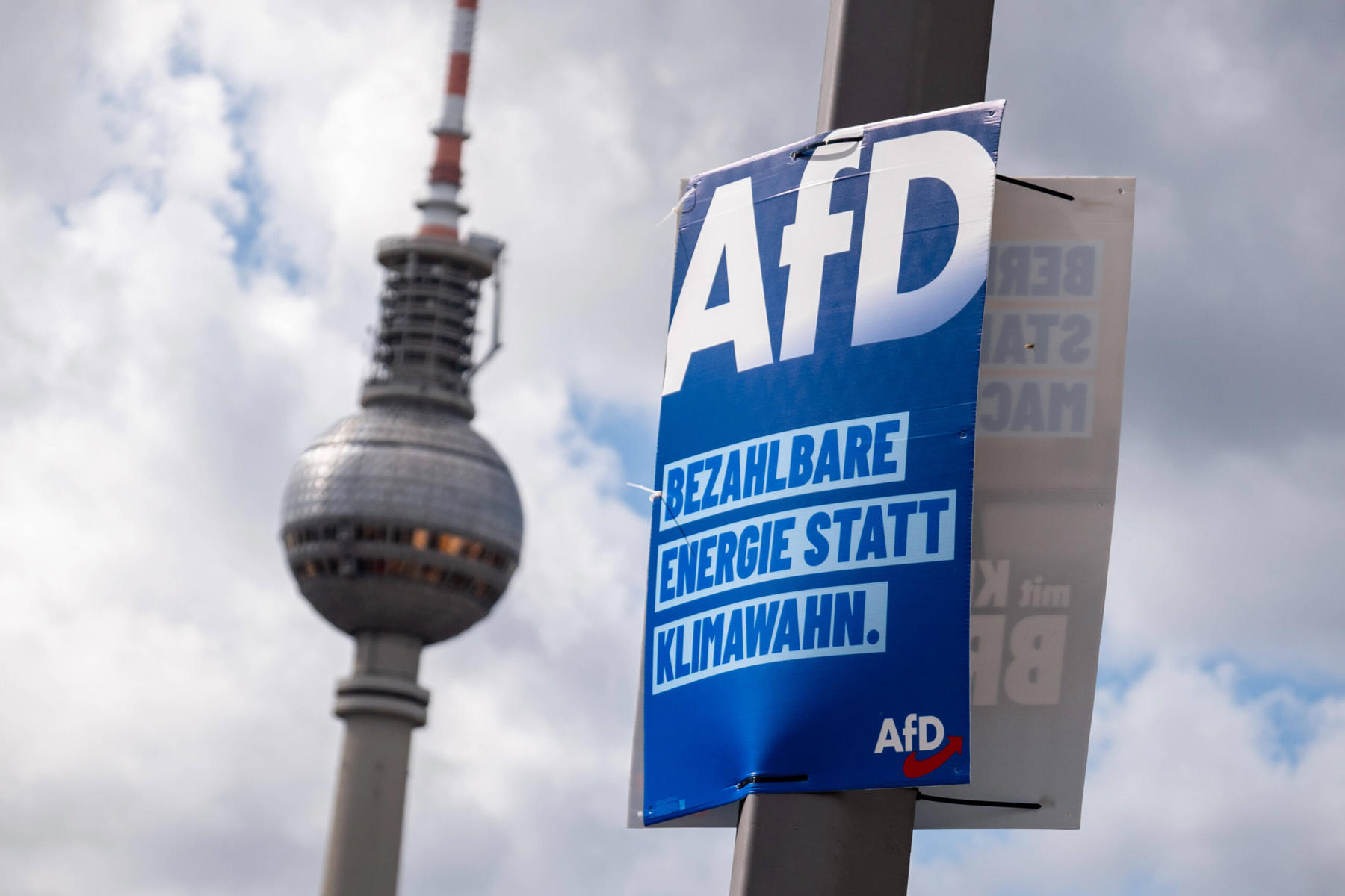 Almanya'da aşırı sağcı AfD, doğuda ilk eyalet hükümetini kuracak
