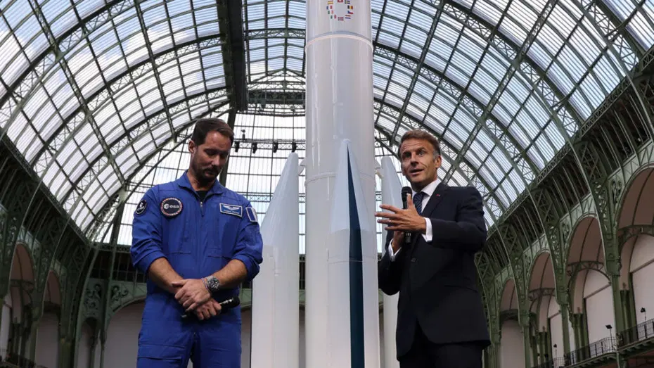 Macron'dan uzayda bağımsızlık çağrısı. 