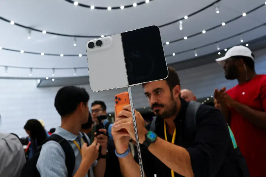 Apple’ın ilk katlanabilir telefonu tanıtıldı. iPhone Duo Türkiye'de ikinci el araba fiyatına yakın