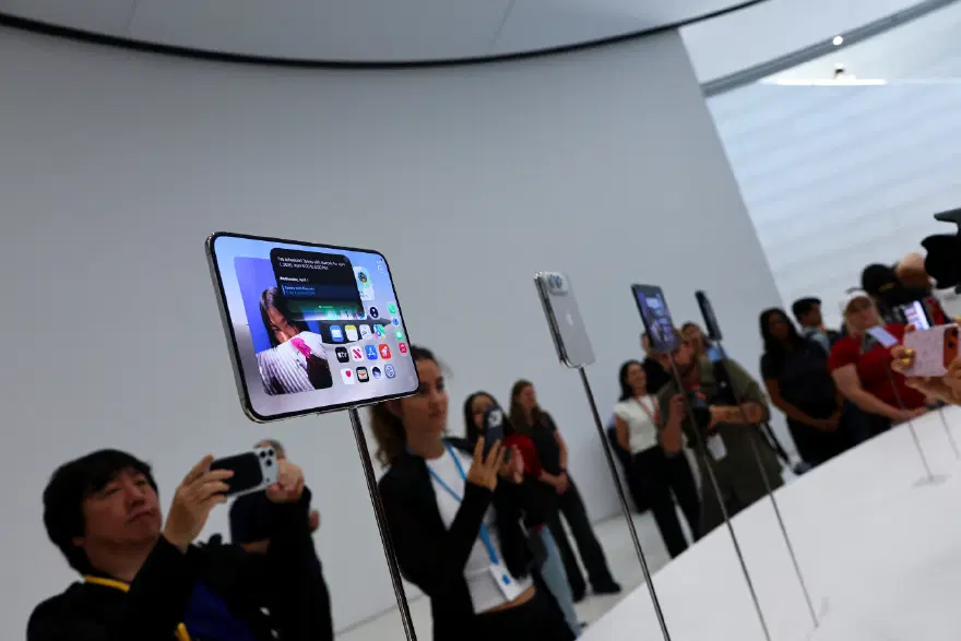 Apple’ın ilk katlanabilir telefonu tanıtıldı. iPhone Duo Türkiye'de ikinci el araba fiyatına yakın 2