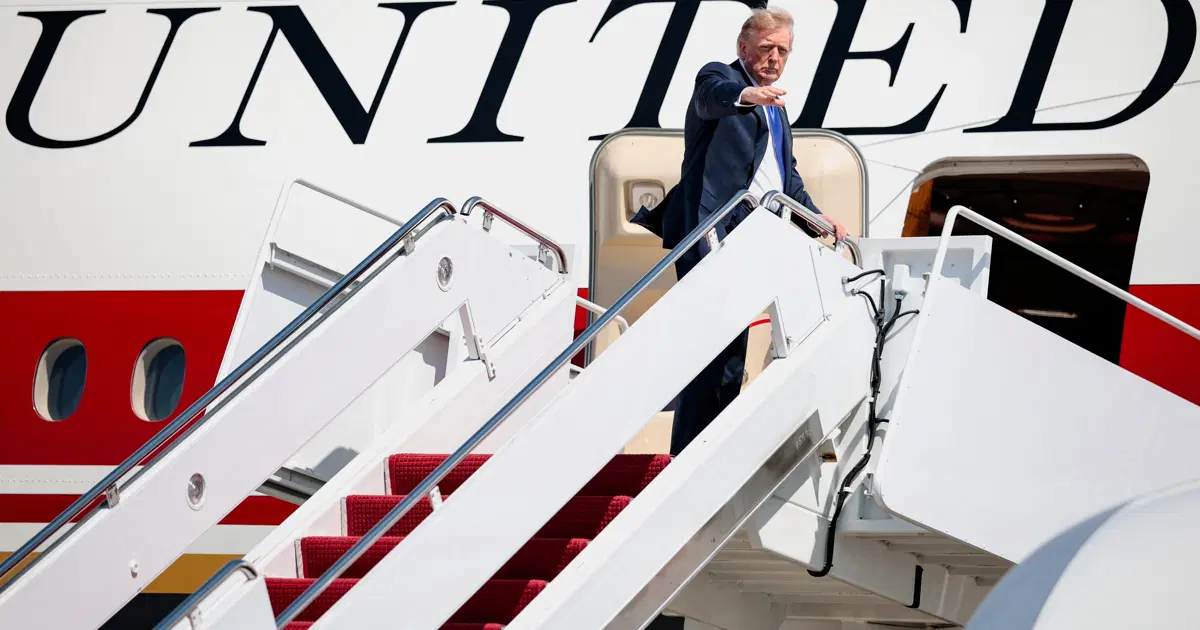 Trump'tan gazetecilere yeni yasak. Başkanlık uçağına almadı