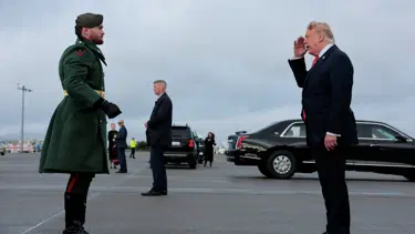 Trump 7 yıl sonra İrlanda'da. Liderlerle görüşecek, golf oynayacak